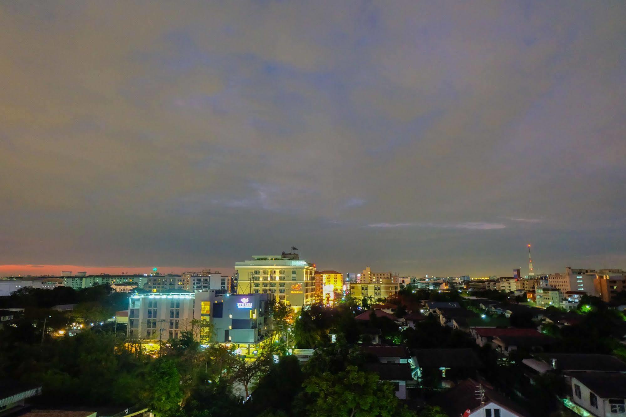 Baron Residence Bangkok Eksteriør bilde