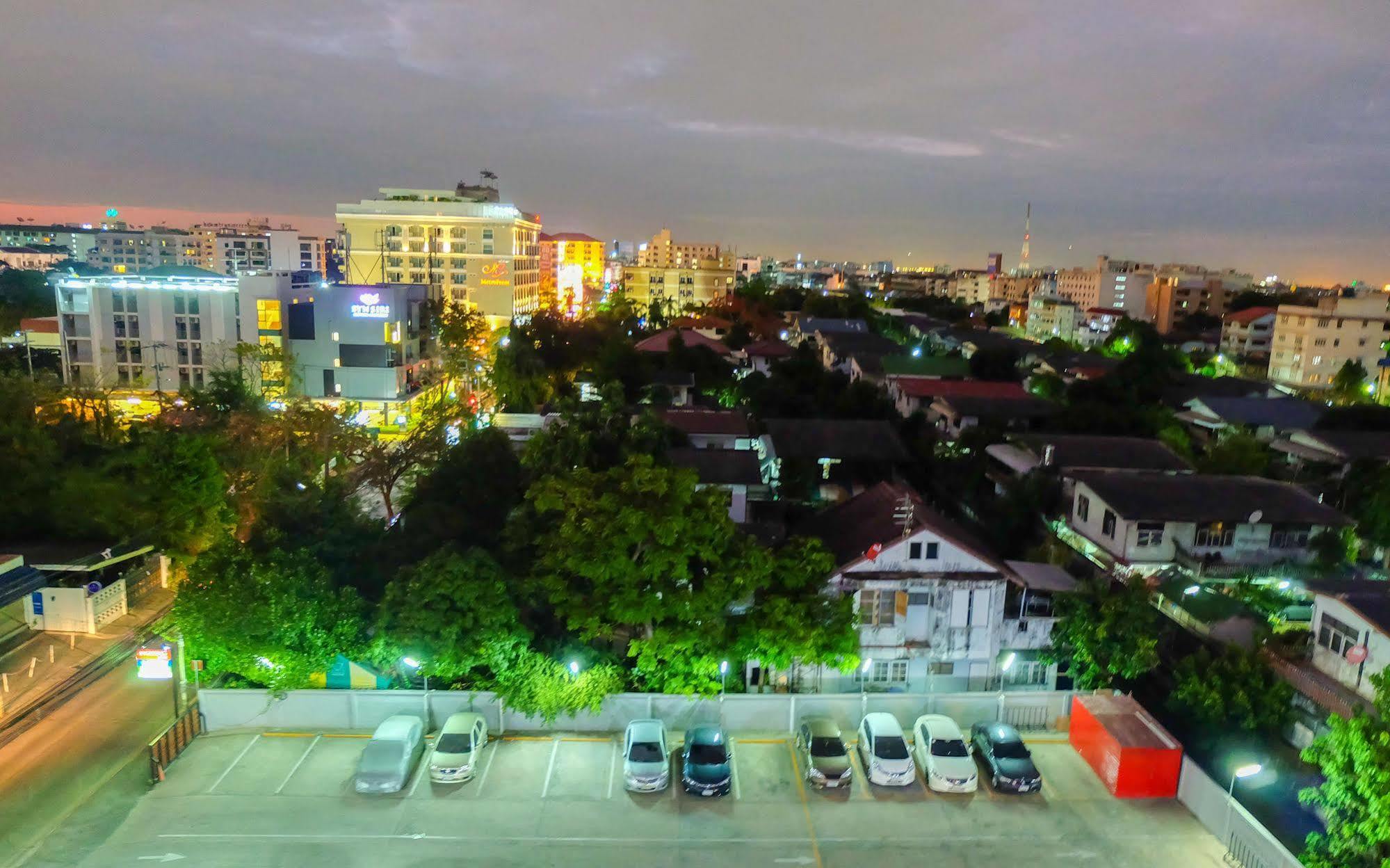 Baron Residence Bangkok Eksteriør bilde